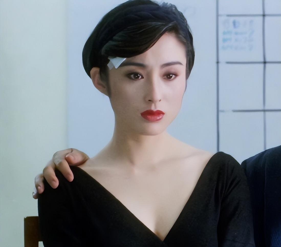 张敏:被大佬向华胜独宠七年,为何投入汪雨的怀抱_香港_向太_向华强