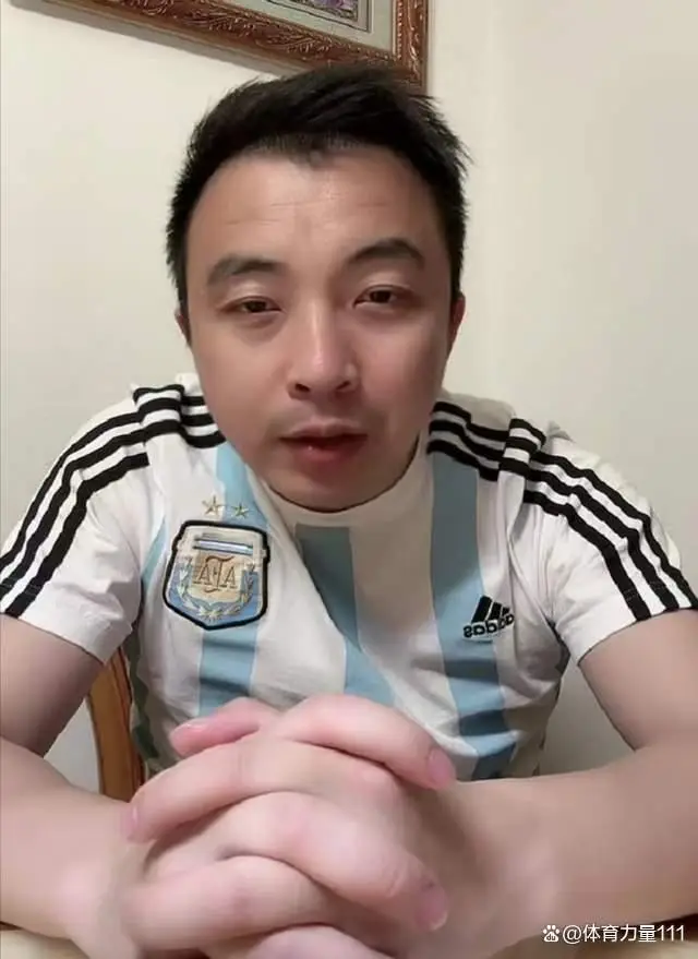 对于奥斯卡的入籍问题,评论员袁佳认为,奥斯卡入籍刻不容缓,越快越好.