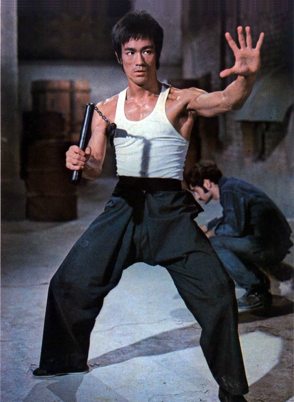 矫健的身形,锐利的目光,无敌的气场,李小龙的魅力永不会消退|李小龙