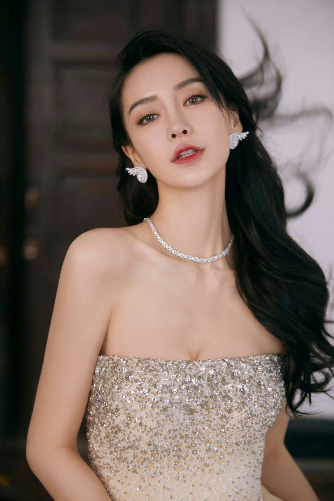 angelababy-盛世容颜-笑脸vs冷脸图片分享
