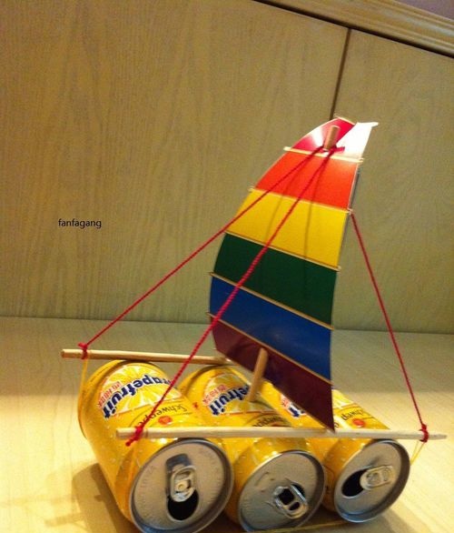 废物利用饮料罐制作小船