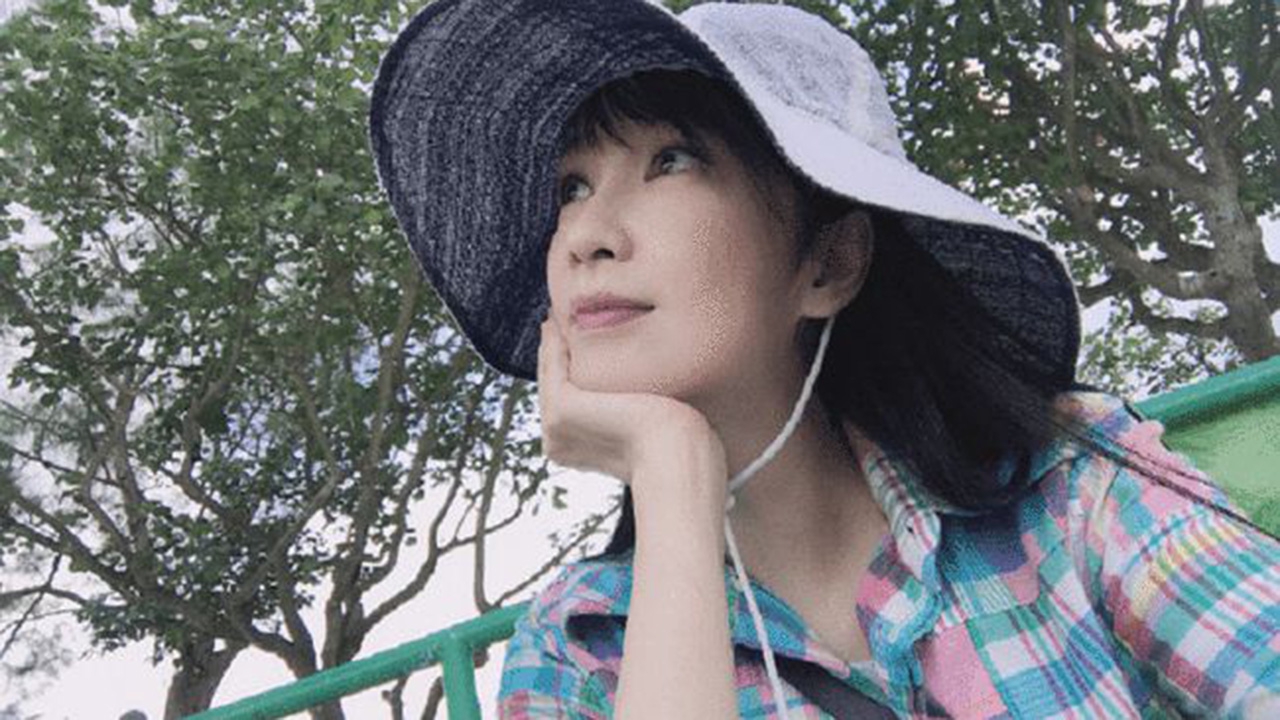 53岁周慧敏近照大变样,同框老相识黄凯芹,俩人曾被传绯闻多年