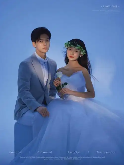 超治愈的蓝色光影婚纱照高级且有质感