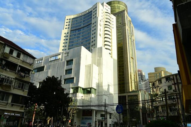 位于上海市中心的福州路,经过近两年时间的升级改造