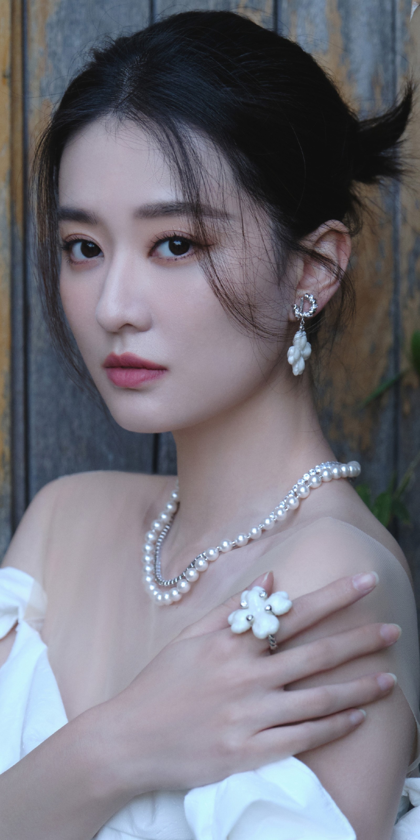 乔欣一字肩纸巾婚纱写真