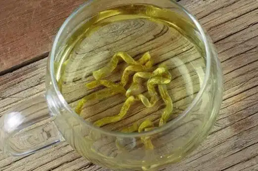 干石斛泡水一次几粒