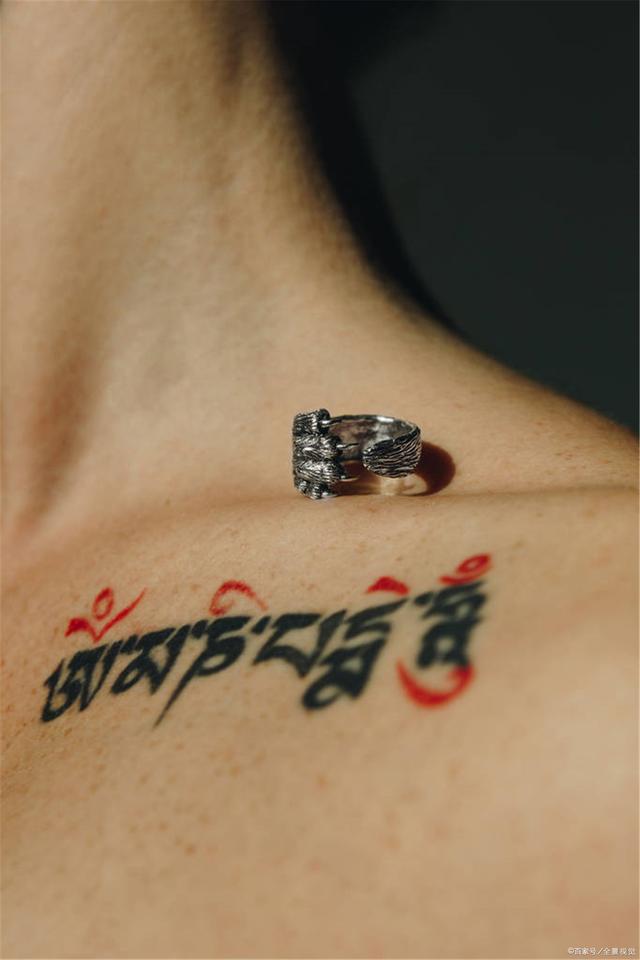 女人锁骨纹身寓意是什么?