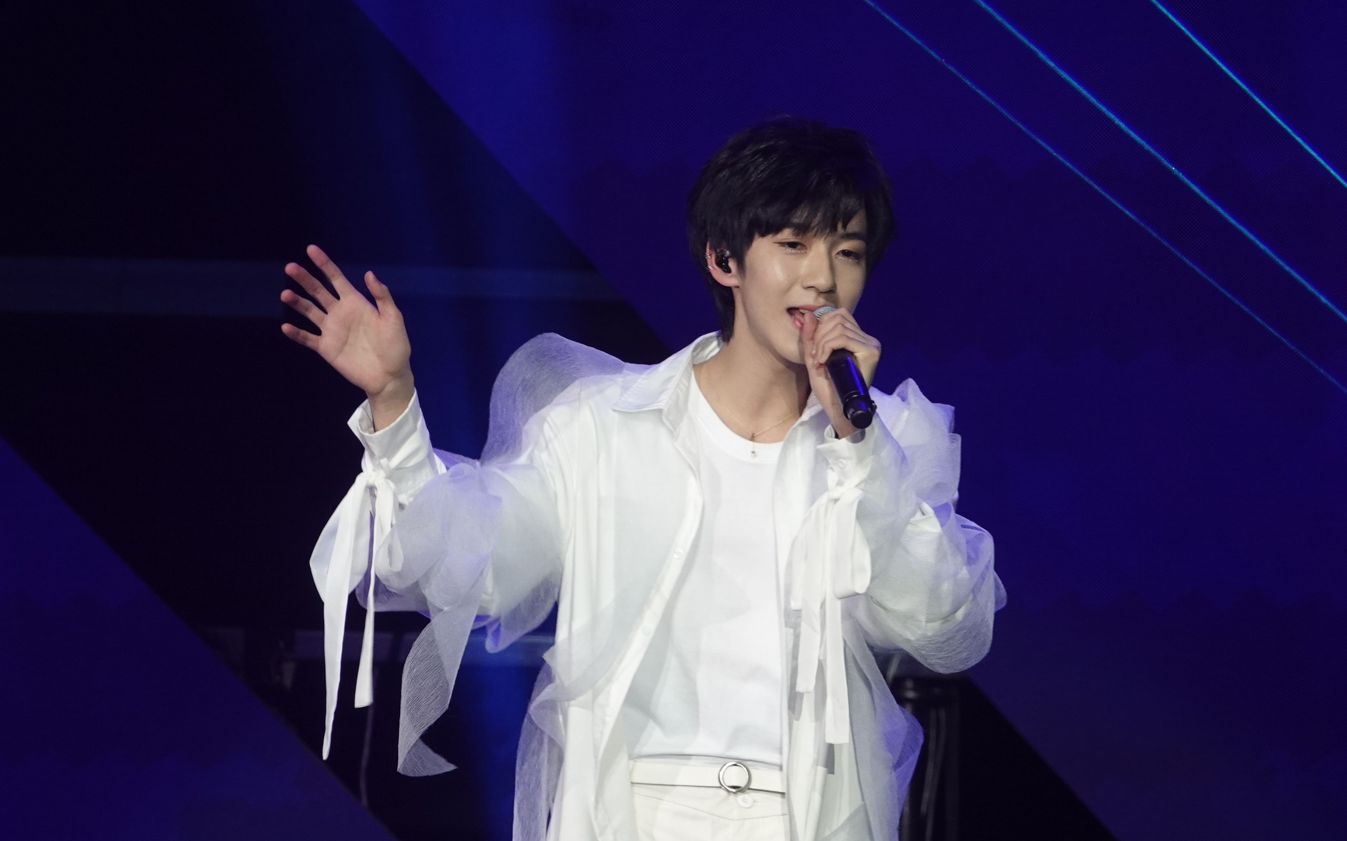 【贺峻霖】tf家族重逢新年音乐会《蜂鸟》solo饭拍