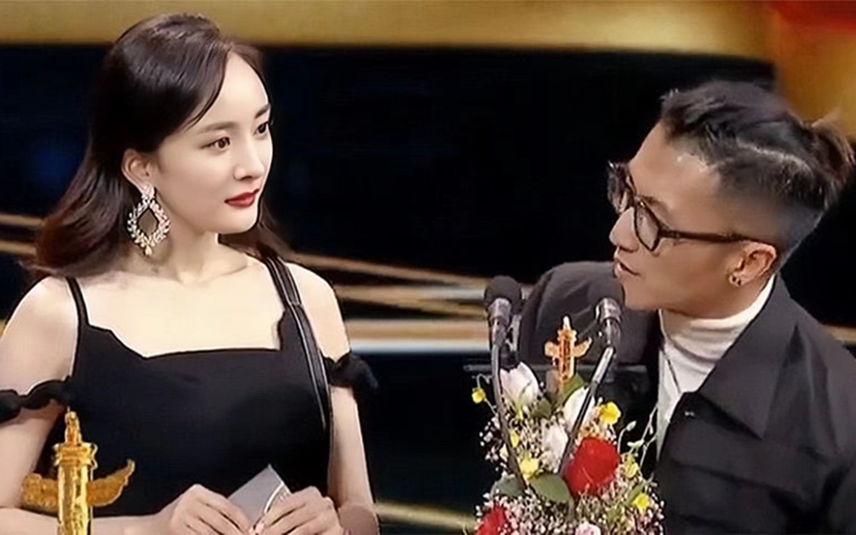 杨幂凶谢霆锋:为什么不娶我?谁注意谢霆锋的反应,杨幂顶不住了