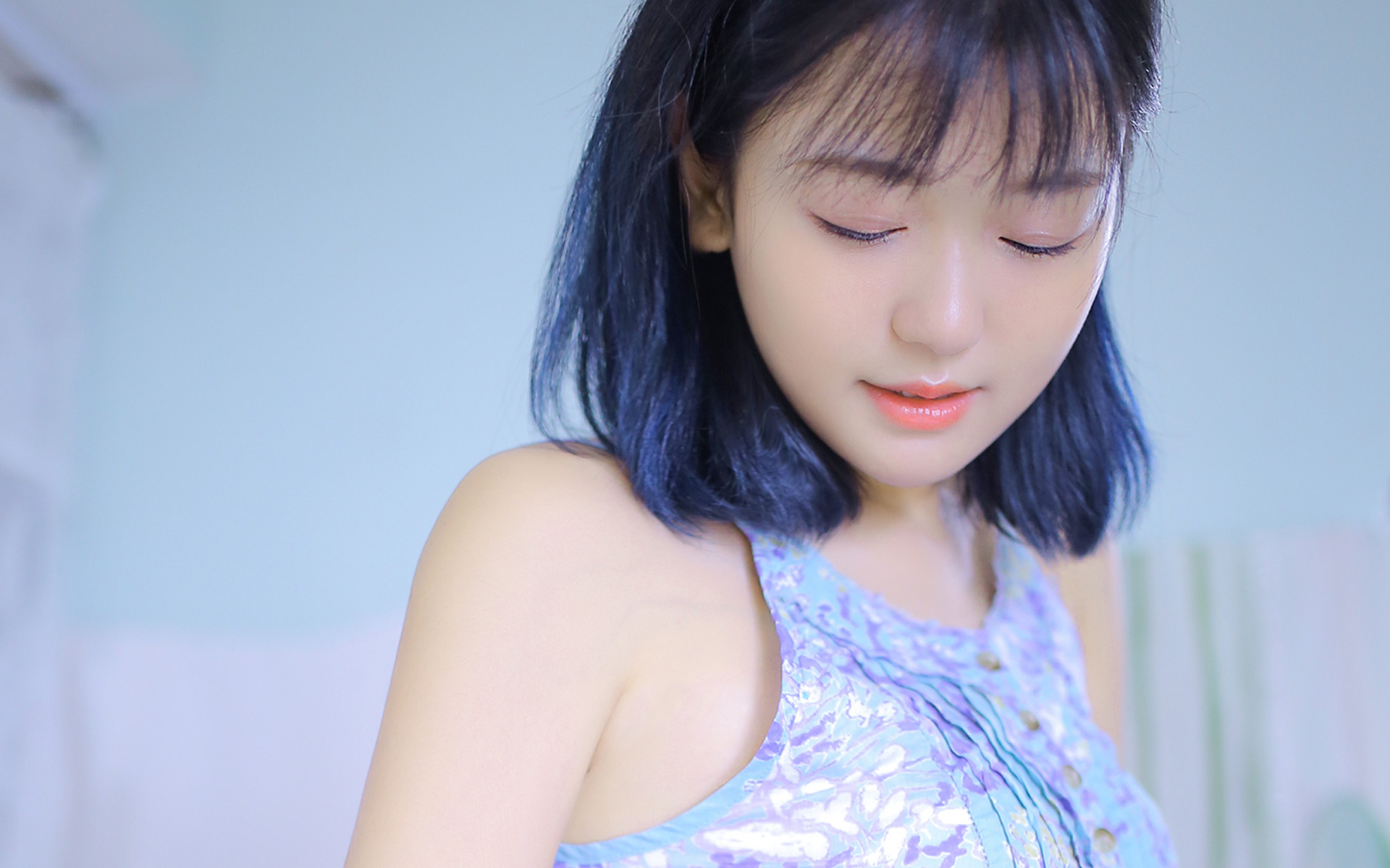 性感短发美女图片高清电脑桌面壁纸