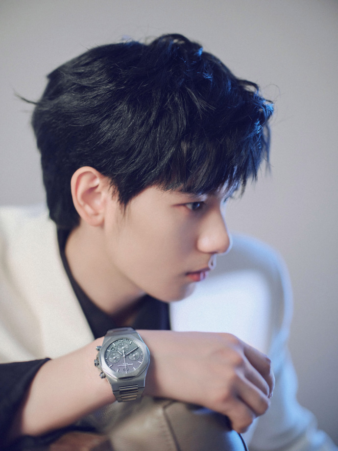 期待相见本身,就是一件浪漫的事纯净留白,@演员胡先煦祝大家周末愉快