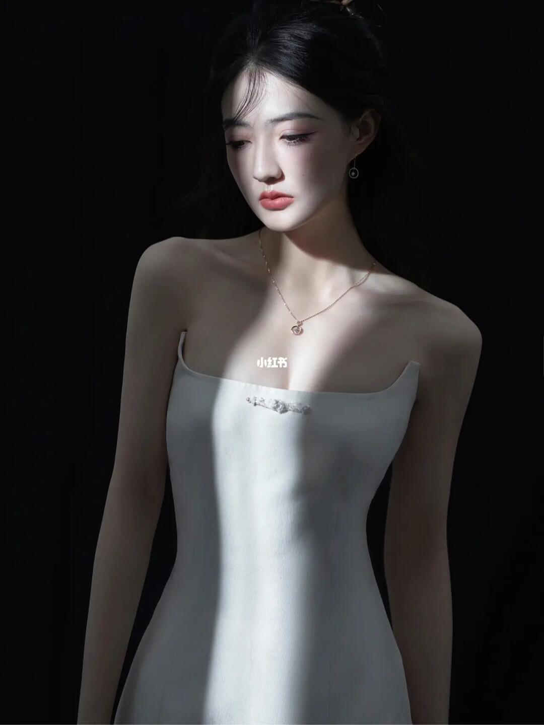 徐璐与白船礼服