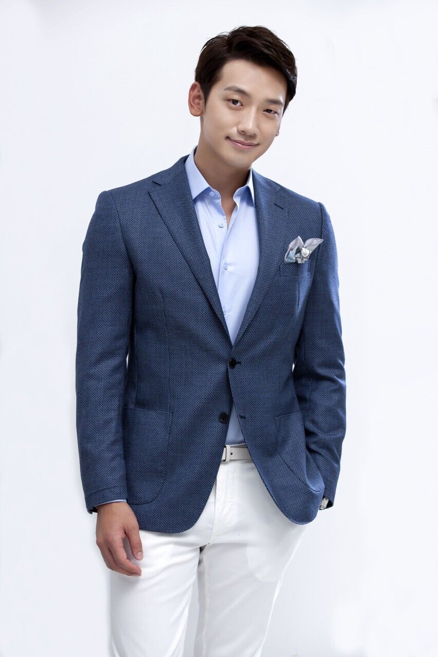 p>郑智薰(rain),1982年6月25日出生于韩国首尔,韩国流行男歌手,演员