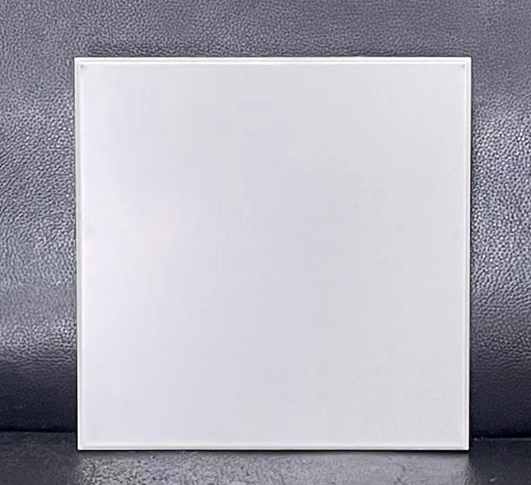 欧佰天花广州05mm300300厚哑光白铝扣板集成吊顶生产厂家