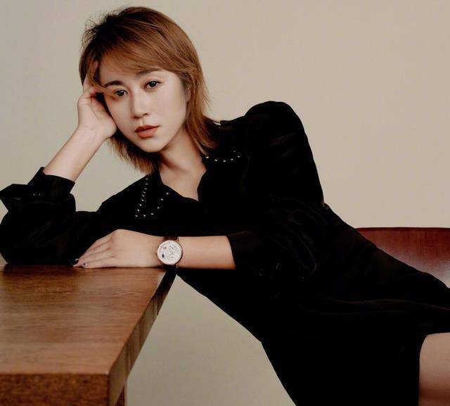 短发配黑裙霸气又时尚,职场精英范儿十足_沈腾_网友_送祝福