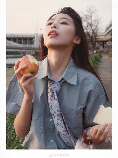 半藏森林纯欲风踢着啤酒罐回家的傍晚.