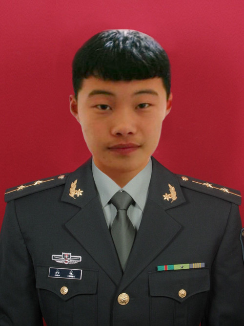 可以给我ps一张陆军军装的照片吗