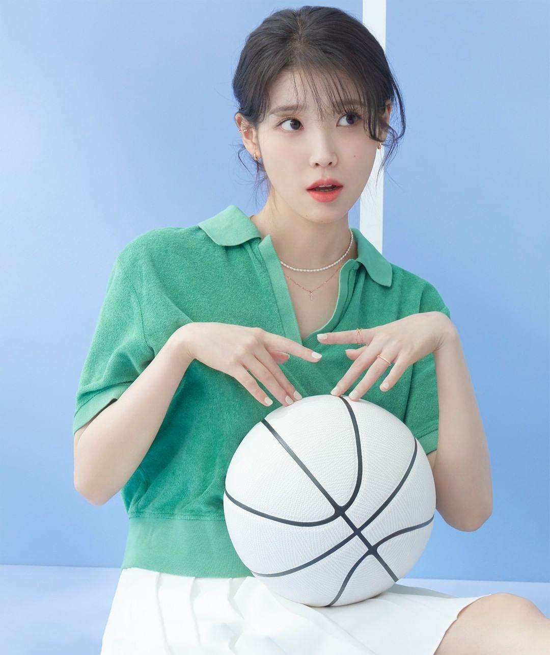 iu李知恩时尚写真发布清爽夏日穿搭太迷人_气质_粉色_白色