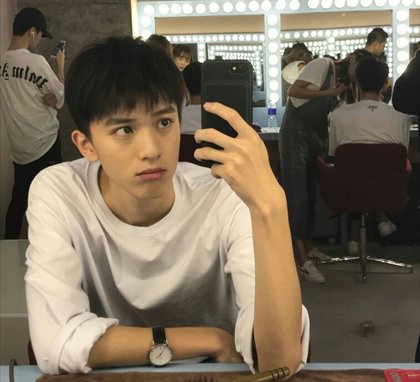 男中学生发型适合哪种发型阳光活力短发才是中学生的正确选择