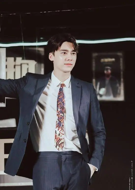 嫖娼"选妃"睡粉丝,娱乐圈男星的落幕,终究都逃不过一个色字_吴亦凡