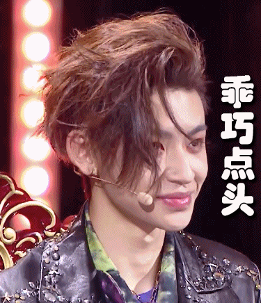 跨次元新星#表情包出炉@小鬼-王琳凯兼具可爱与帅气,两指一勾,"魔鬼"