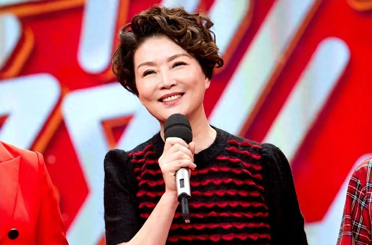 著名演员朱茵:婚姻失败,对女儿有愧疚,一生最痛苦的事是失眠_事业