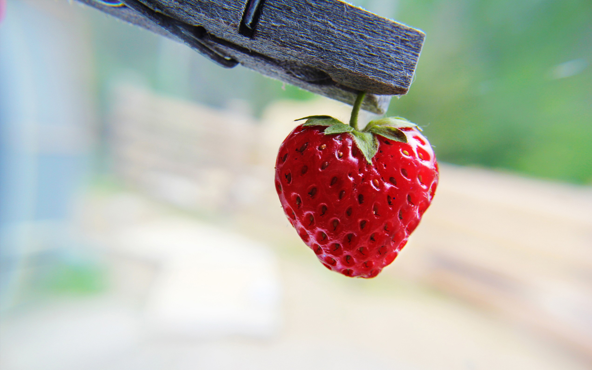 唯美清新的草莓高清桌面壁纸