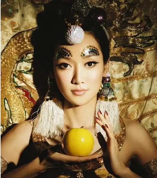 萨顶顶个人资料及私照片曝光 萨顶顶结婚了吗?