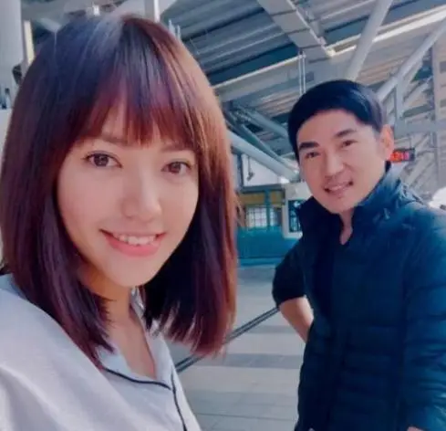 他甘愿将上亿身家给前妻,只为留住女儿,今53岁因女儿再度走红_焦恩俊