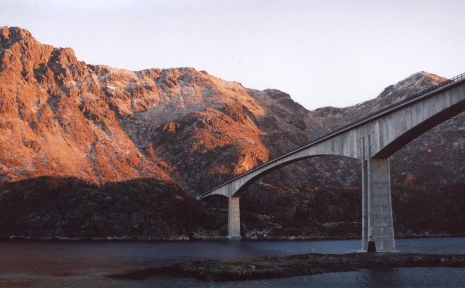t型桥梁的构造资料下载-连续梁桥,悬臂梁桥与t型钢构桥构造特点