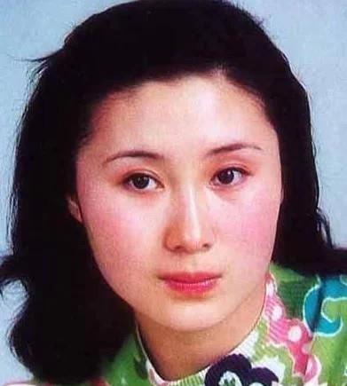 《少林寺》的牧羊女,18岁时和李连杰有过感情,如今55岁身家过亿_丁岚