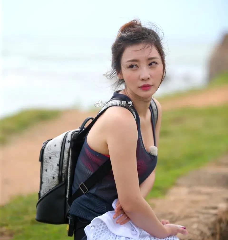 柳岩蜕变了!不再是性感美女了!_电影_年龄_风格