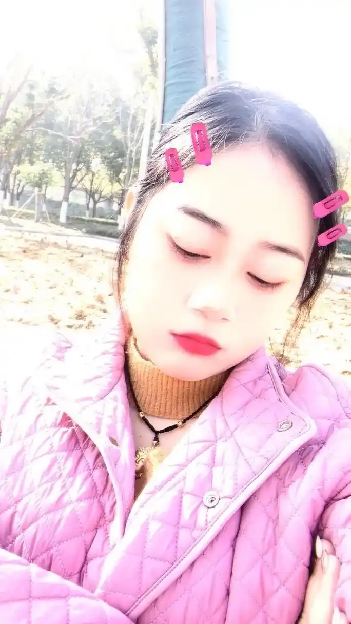 女孩子的照片憋着不发是会过期的呢#p图要狠 #白胖白胖压得住 - 抖音
