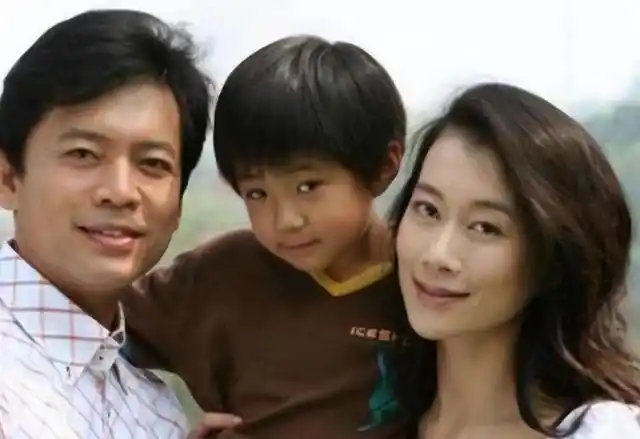 回顾演员温峥嵘24年不温不火隐婚初恋生子46岁风采依旧