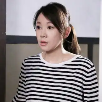 早年经历共3张闫妮早期照片出生在工人家庭,是家中的小女儿.