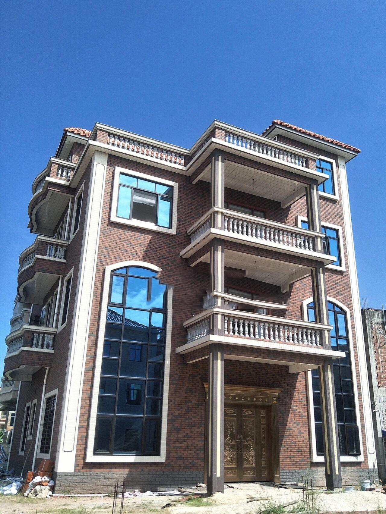 7515颜色搭配 自建房以红色戈壁砂影外墙砖为主色调,搭配白色