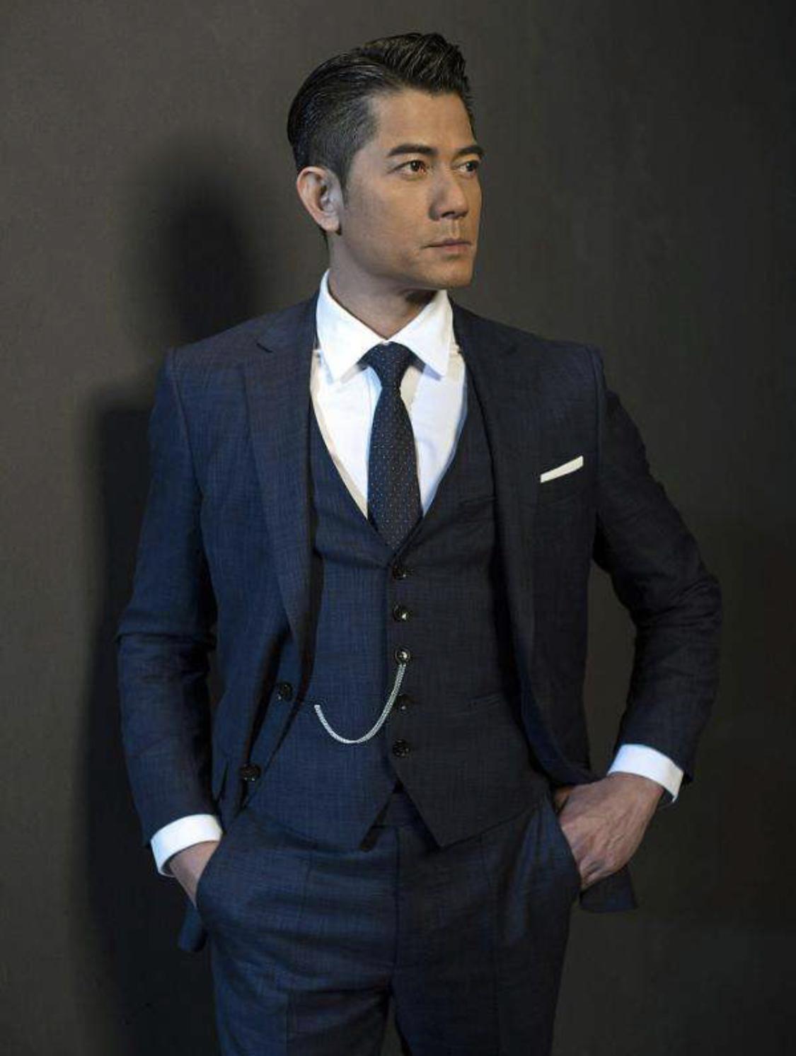 郭富城是个"减脂"男人:西装笔挺,发型不乱,不输57岁小鲜肉_中年_男士