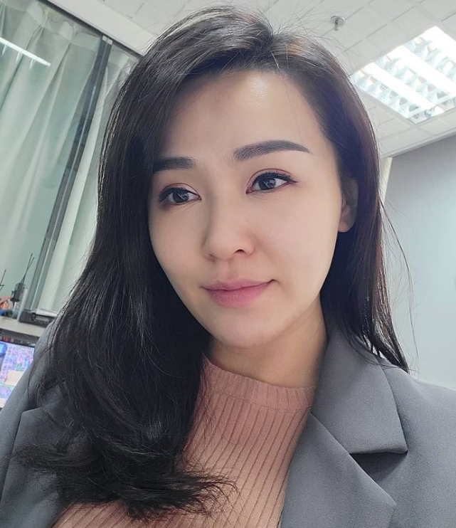 这次转行,黄颖君欣慰的表示:不论前公司,家人都好支持我,鼓励我去试