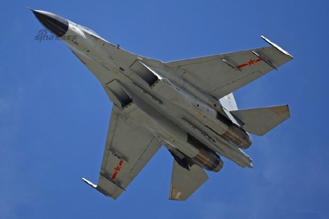 这歼-11b战机很苏-27嘛!可以的沈霍伊~魔改风格没有变