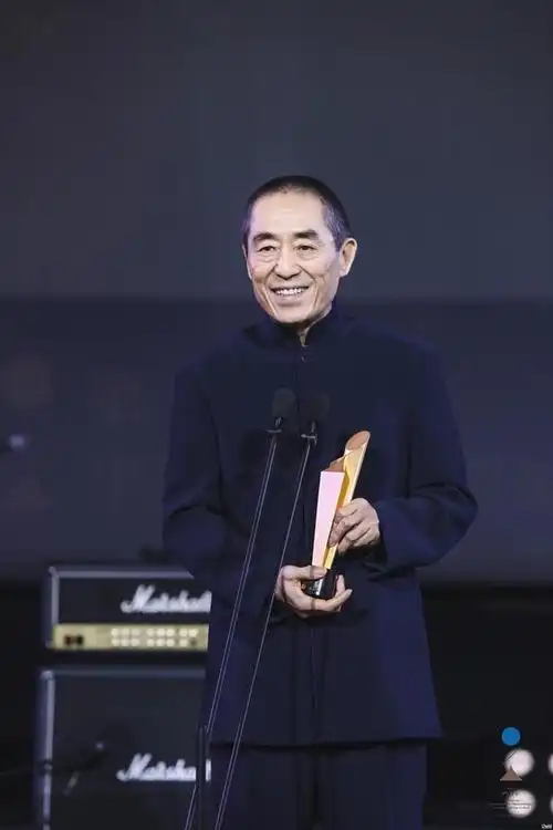 一代国师张艺谋跌落神坛文艺伪装浮现