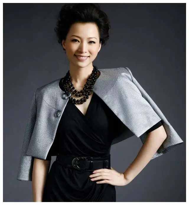 董卿儿子同框照曝光形象不佳引发热议春晚缺席原委解密