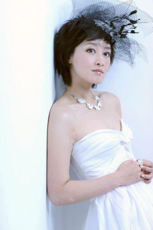 原央视主播赵琳 纯白低胸裙妩媚成熟(组图)_娱乐_凤凰网