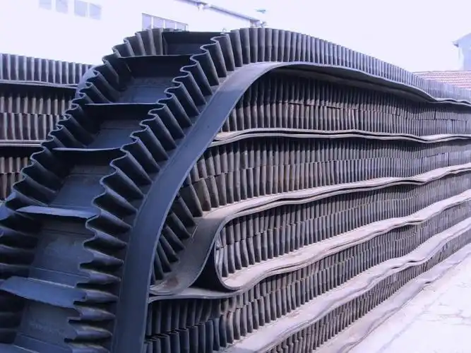 山东 大倾角裙边输送带 耐高温 青岛中六橡胶直供