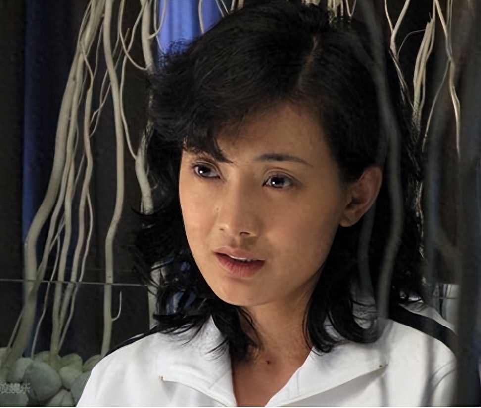 牛莉我当年沉迷整容让医美断送了大好前程50岁醒悟已经太迟