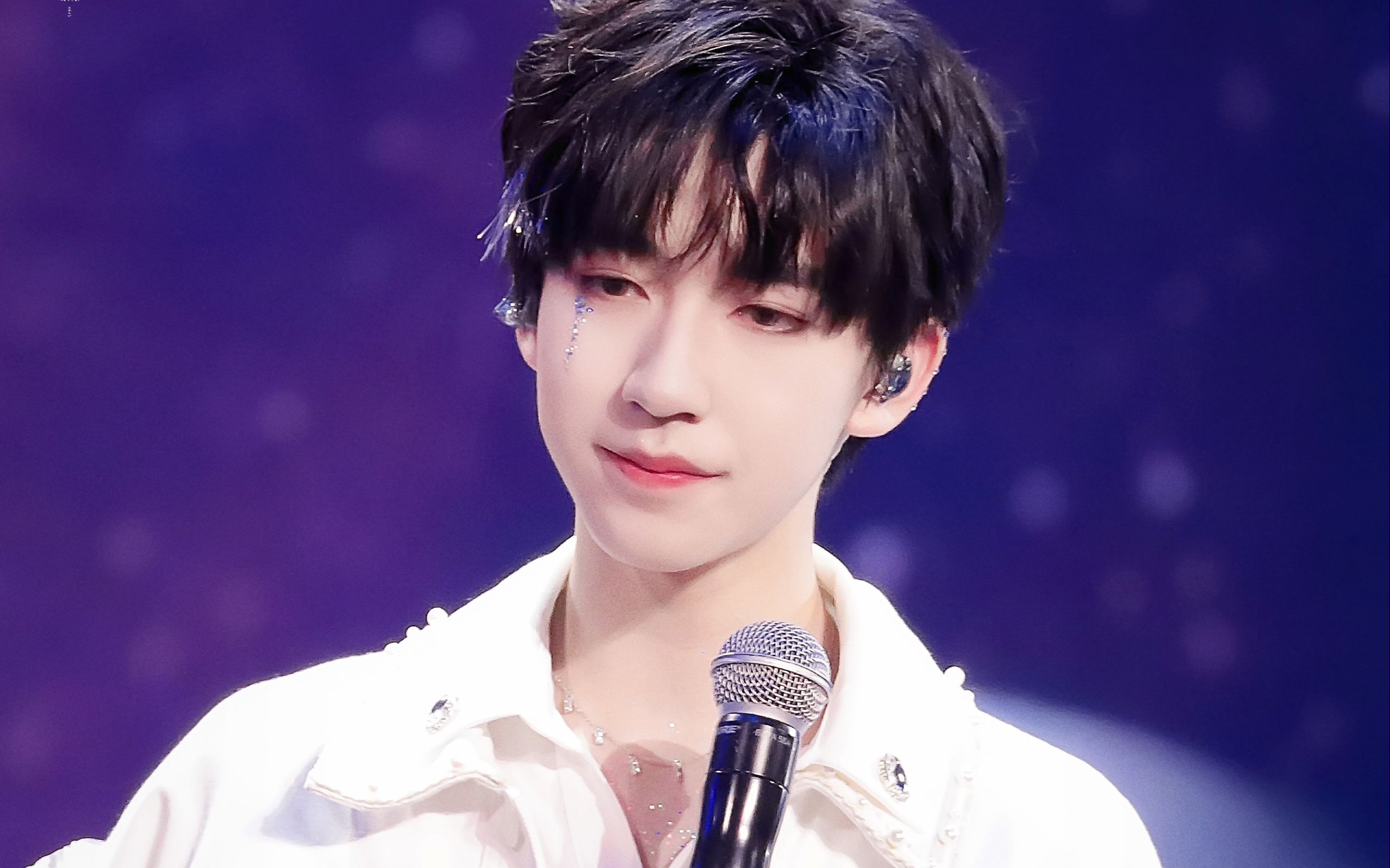 贺峻霖16岁冷清少年震撼深情现唱为你我受冷风吹