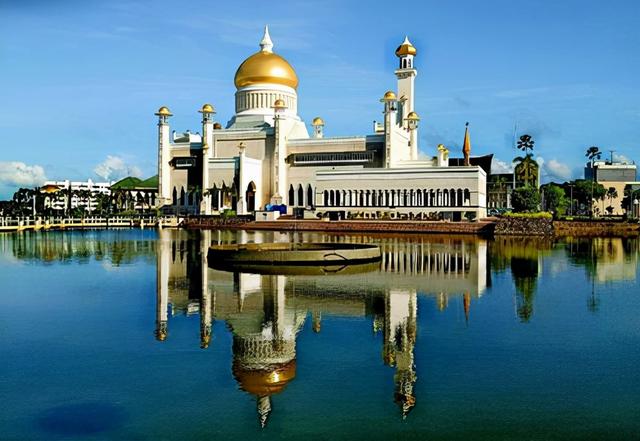 超级富豪的文莱国王,7000辆豪车,一起看看真实的文莱皇室