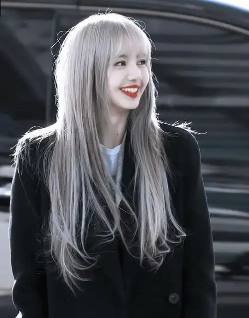 被人间芭比lisa美哭了原来换个发色真的可以提升颜值