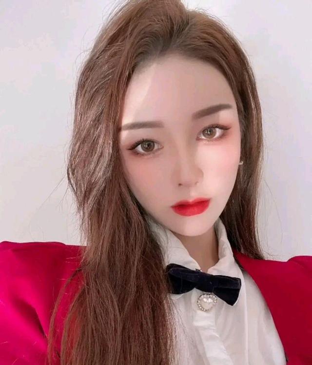 许华升女友吴静婷开始直播,许华升为女友线上助力,一起来看看吧