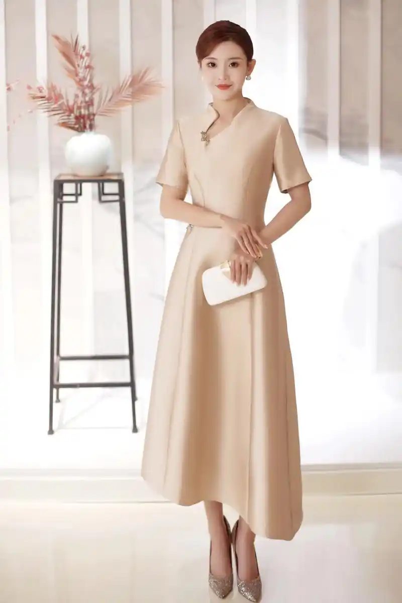 哇 妈妈穿香槟金礼服富贵大气.端庄高雅的香槟金色大气的气韵, - 抖音