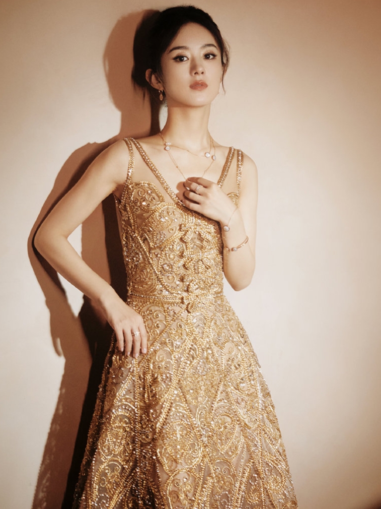 赵丽颖白玉兰红毯造型金色战袍真的好贵气好闪!